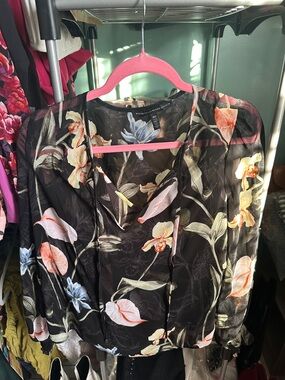 White House black market Top